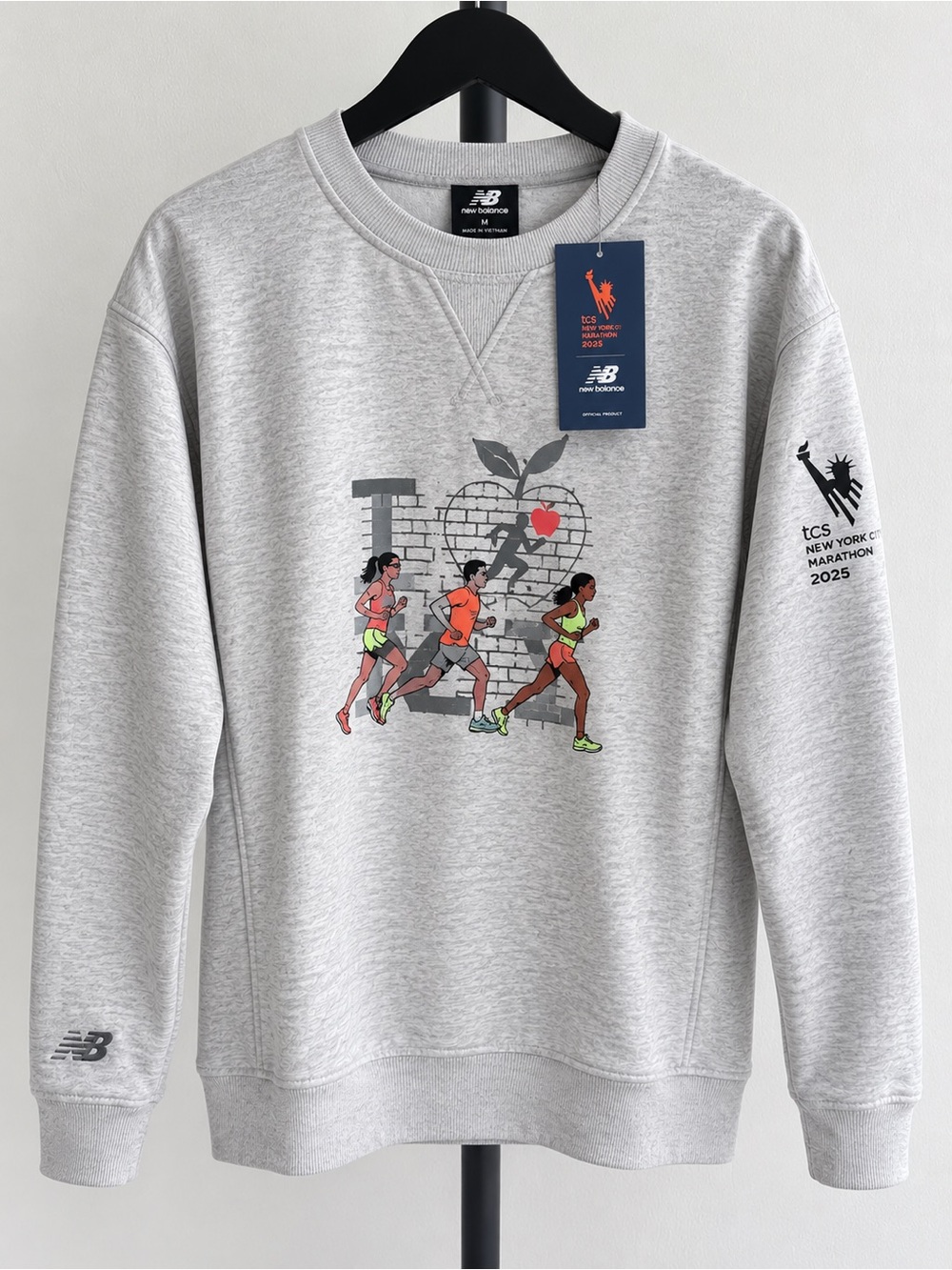 New Balance TCS NYC Marathon 2025 Sweatshirt Men M Gray Graphic NWT